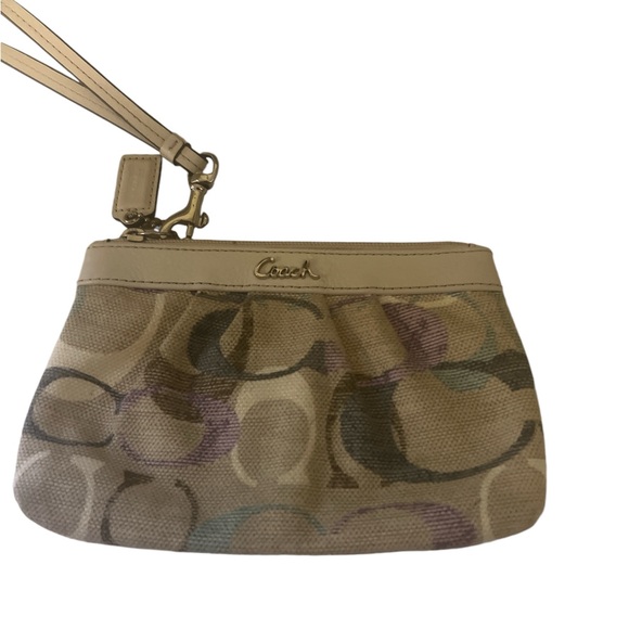 Coach signature wristlet/ coach logo/ card case/ key carrier /small wallet - Picture 1 of 2